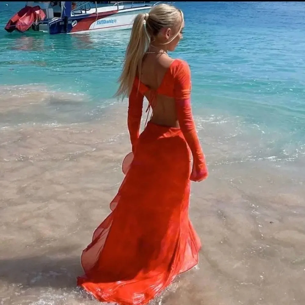 O-Cut out Dress - Picture 2 of 7